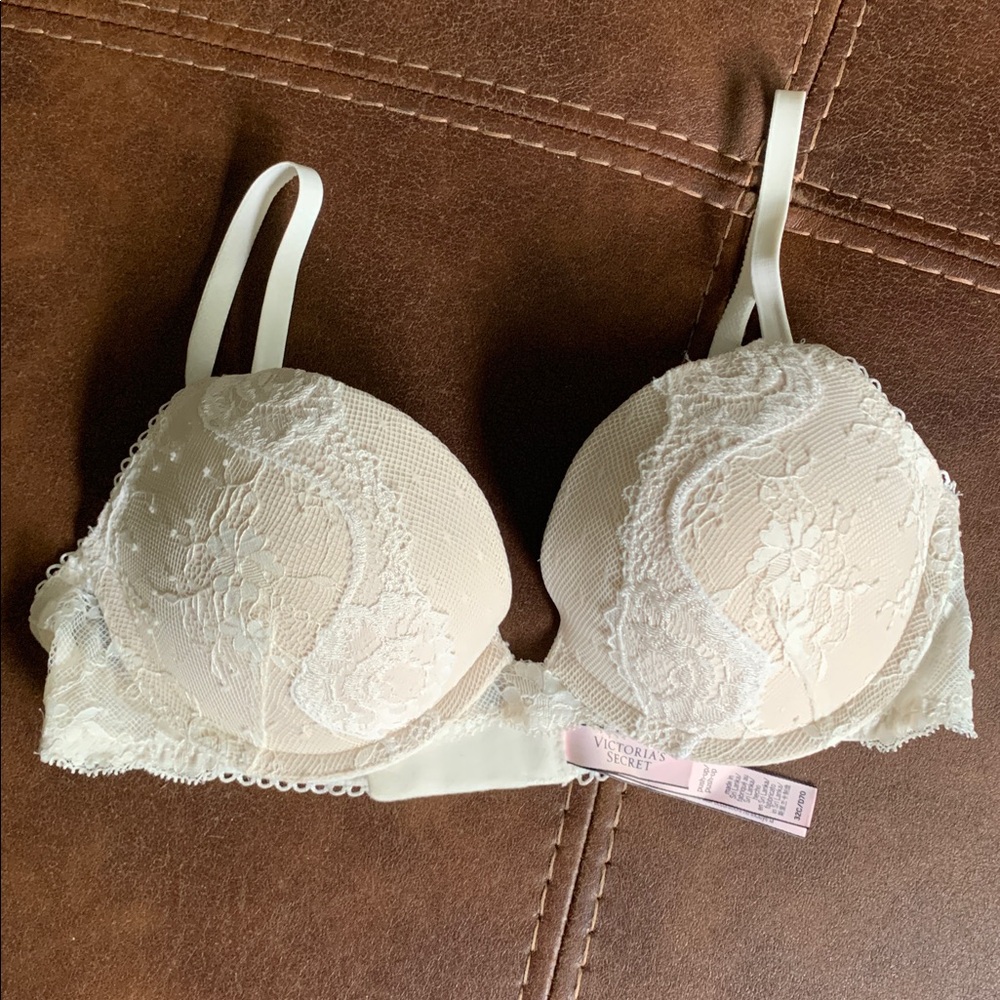 Victoria's Secret Ivory Lace Bra